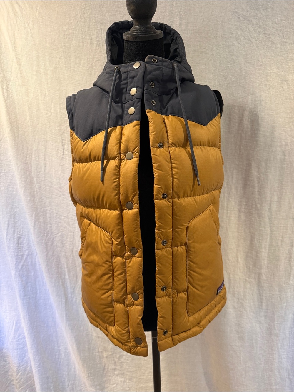 Patagonia Bivy retro Mustard and Charcoal Hooded Puffer Vest size S - Picture 3 of 10